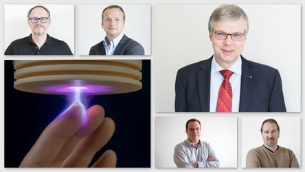 Plasma-Entladung - von oben links beginnend: Prof. Dr. Christoph Rußmann, Dr. Bernd Schieche, Prof. Dr. Wolfgang Víöl, Prof. Dr. Christoph Gerhard und Dr. Andreas Helmke (Bild: HAWK)